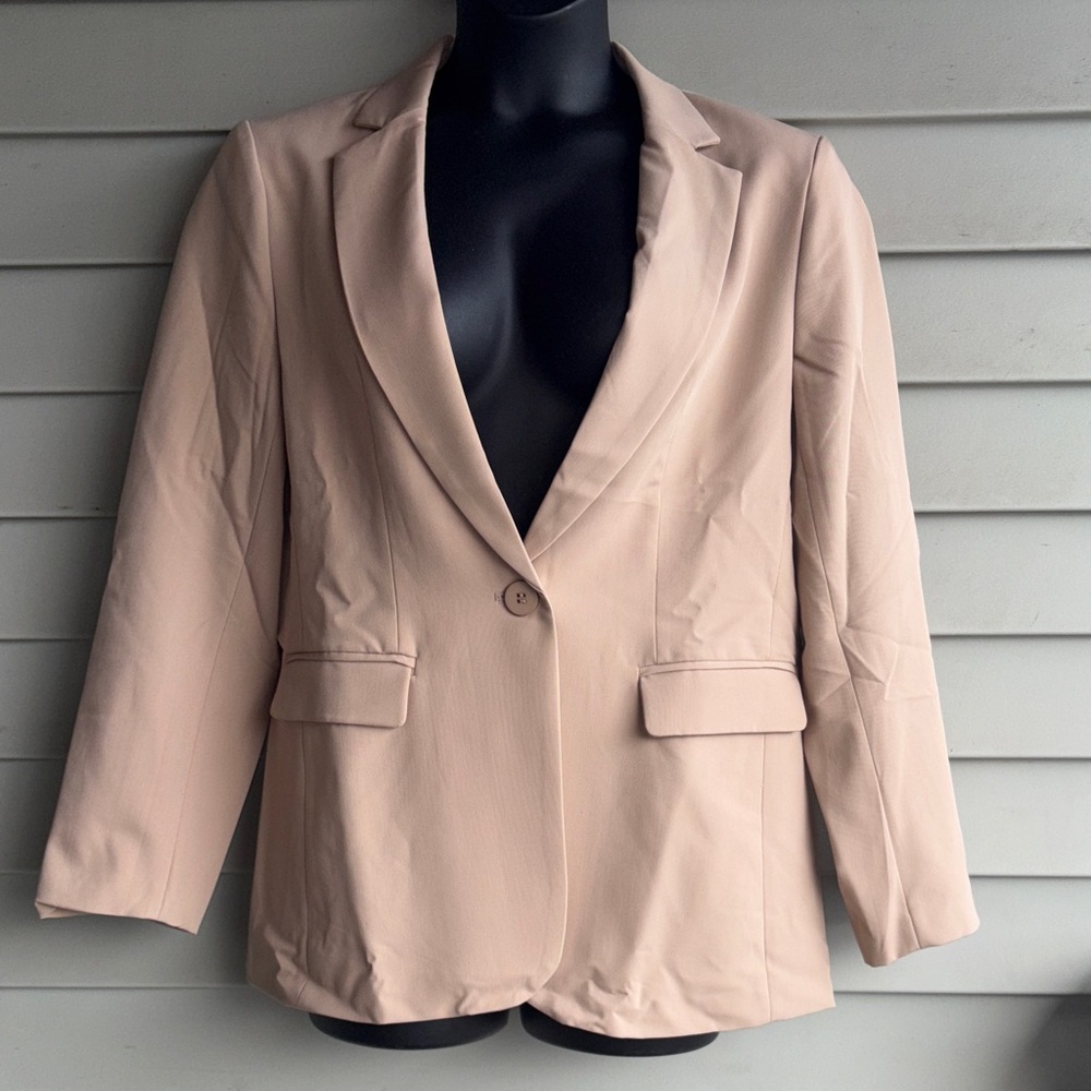 NWT Cicy Bell nude blazer. Size XXL